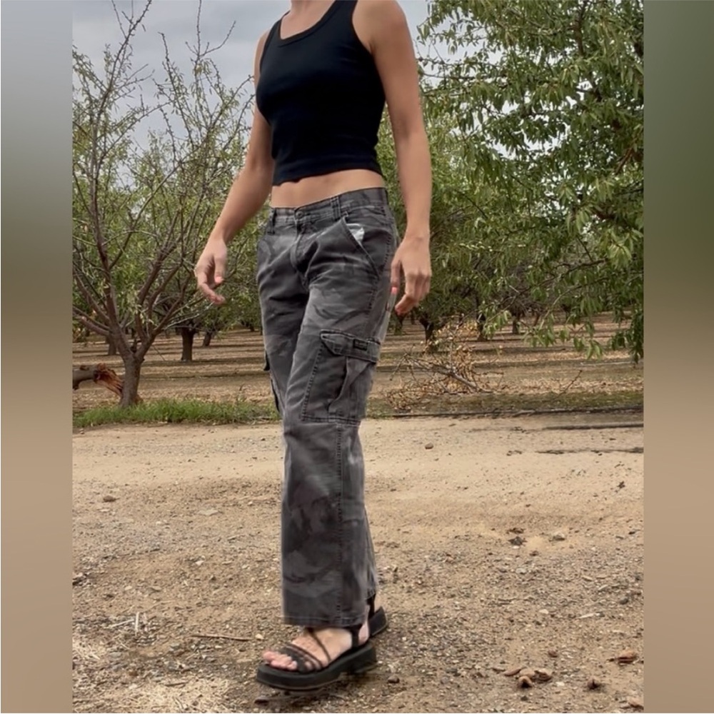 Low rise retro Wrangler camo cargo pants